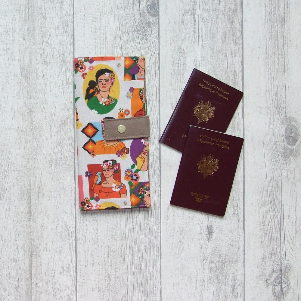 Pochette passeports et billets d'avion, train imprimé Frida Kahlo--9995994936804
