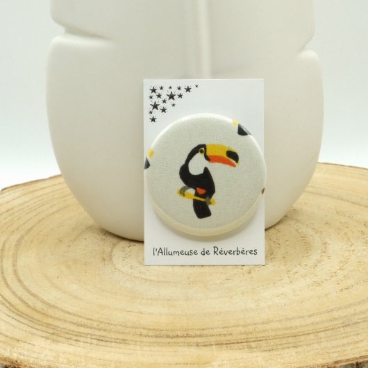 Badge toucan