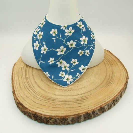 Bavoir bandana fleurs de cerisiers