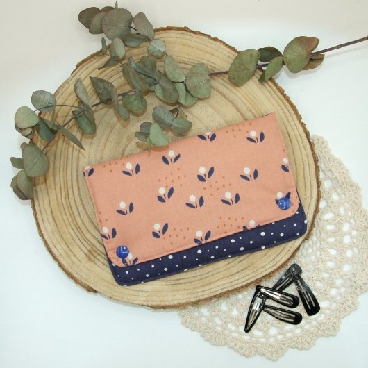 RÉSERVÉE A LAURA LAFITTE -Pochette à barrettes -fleurs rose/marine-
