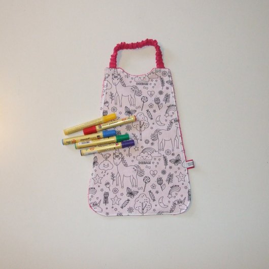Serviette élastique à colorier Licornes / éponge fuchsia