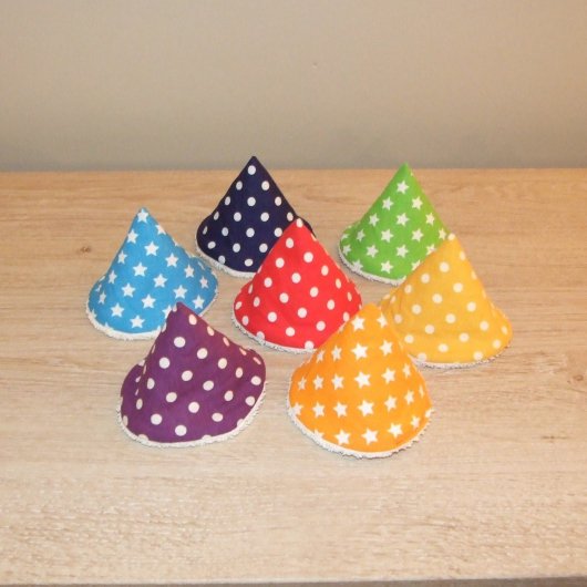 Tipis à pipi en éponge écrue, tissu pois/étoiles aux 7 couleurs arc-en-ciel
