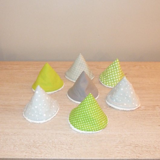 Tipis à pipi en éponge écrue, dans les tons vert et gris