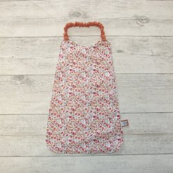 Serviette élastique imprimé petites fleurs corail