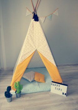 Tipi ET tapis en tissu pour enfant personnalisable selon vos souhaits